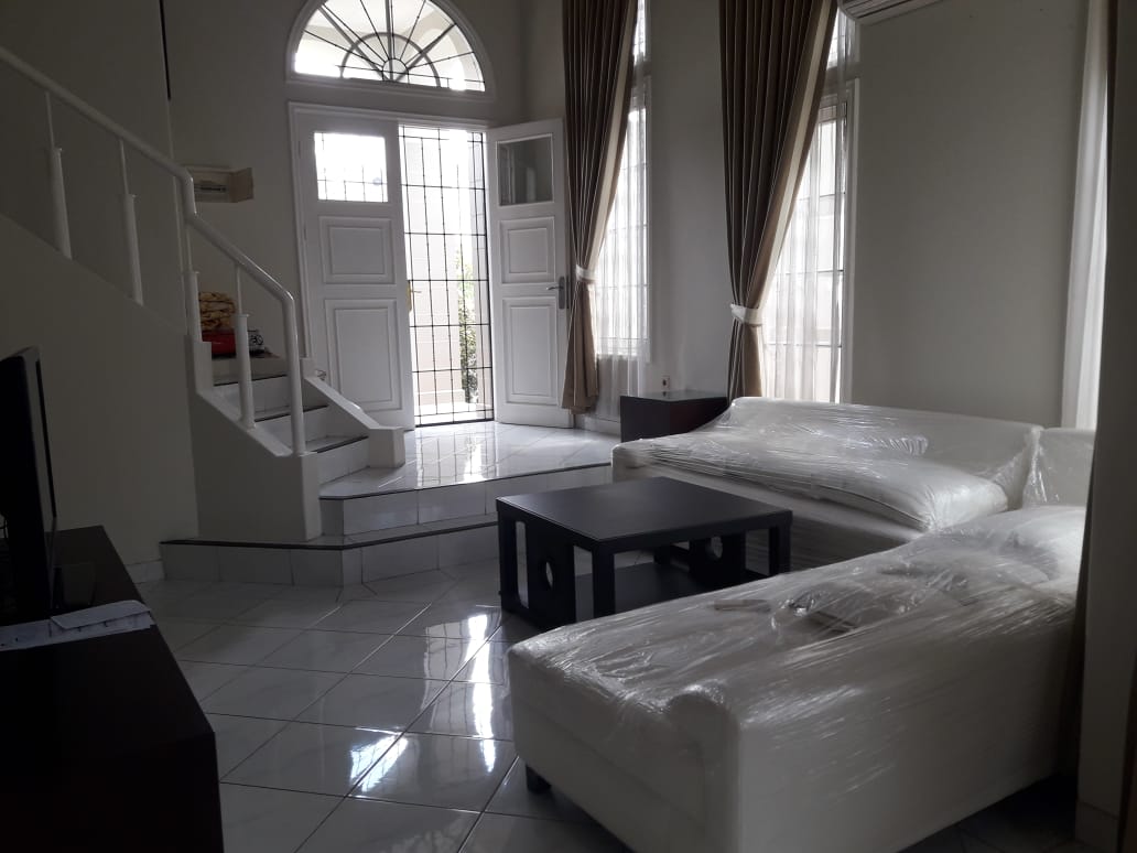 Rumah Disewakan Fully Furnished di Taman Menteng Lippo Cikarang